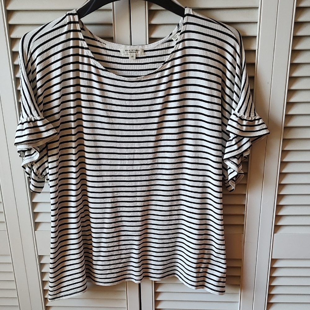 Max Studio Black and White Striped Short Sleeve Top